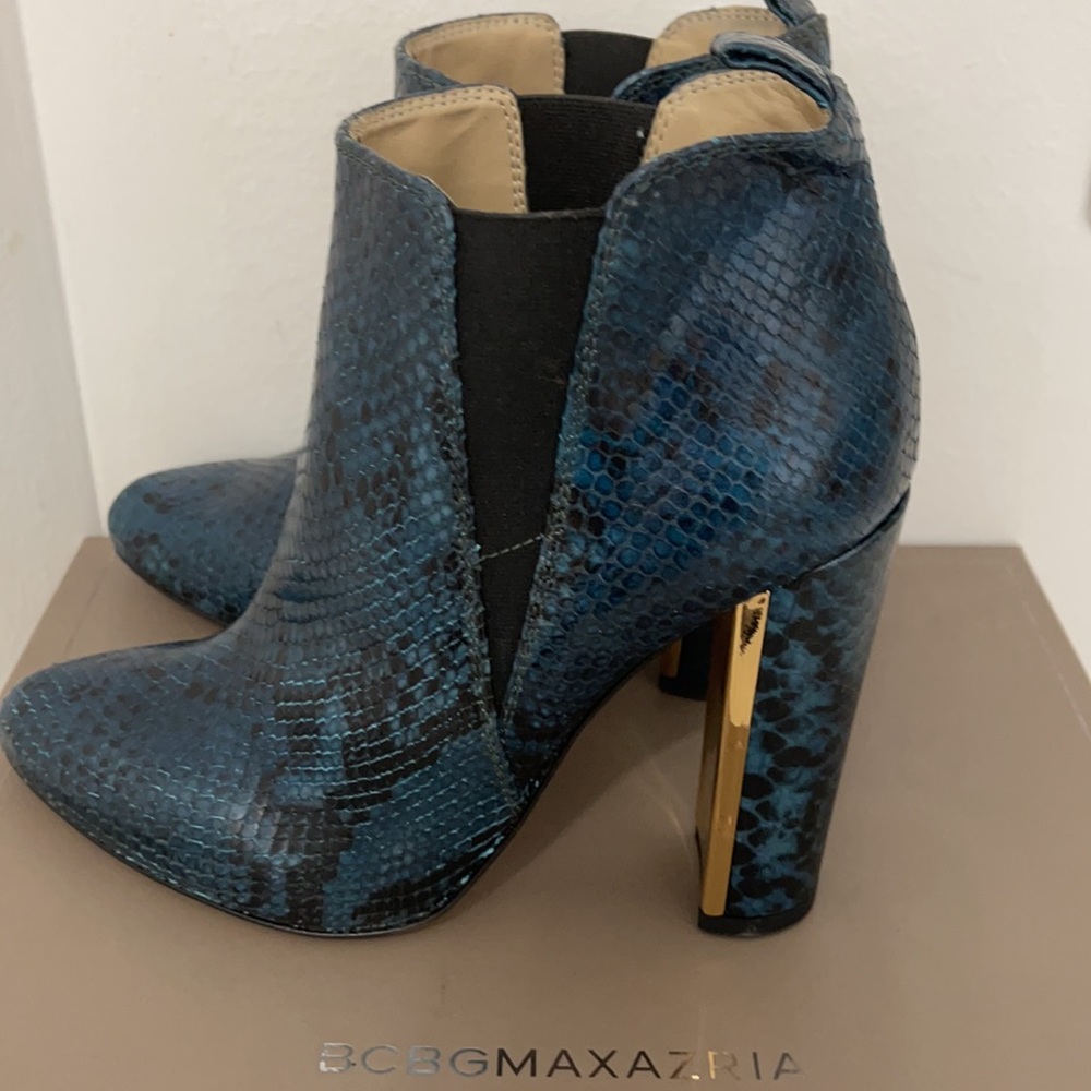 New In Box BCBG MAXAZRIA Blue Goat Leather Boots
